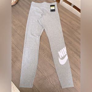 Women’s Nike Leggings/Workout pants